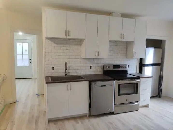 3 BEDROOM 1 BATH UNIT FOR RENT — UPPER UNIT