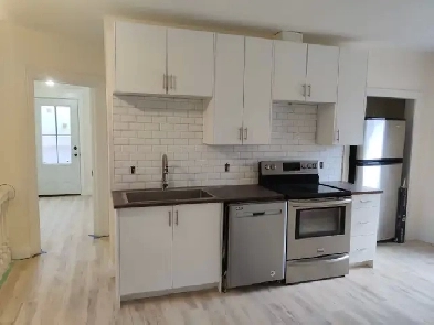 3 BEDROOM 1 BATH UNIT FOR RENT — UPPER UNIT