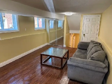 2 Bed Legal Basement in Mississauga near ErinMill / Battleford