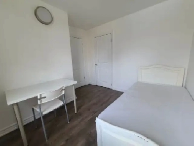 Christie, @Bloor TTC, Room on 2nd Floor to Rent-2Mins TTC Subway