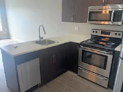 $1395 / One Bedroom / One Bathroom Plus Den - Move-in Ready!