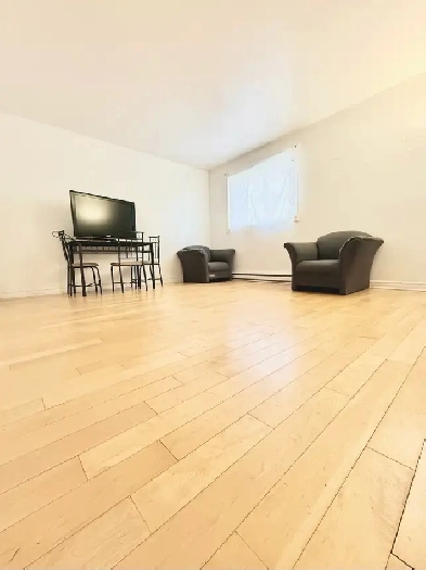 Grande 5 1/2 à Longueuil (triplex)