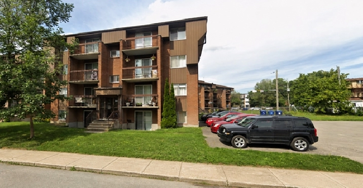 Grand 4 1/2 au 2e étage – 2 grands balcons – 1500 $/mois