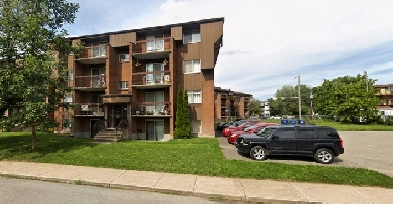 Grand 4 1/2 au 2e étage – 2 grands balcons – 1500 $/mois