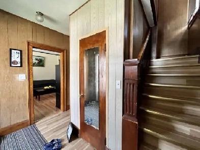 4 Beds Big House for Rent – 69 Shepherd St E, Windsor