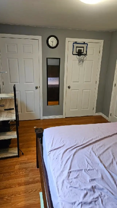 Room available for rent on College Ave W, near University.