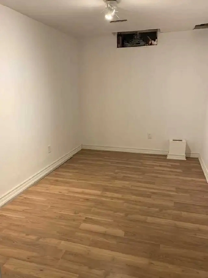 Room for rent - Markham and steels- Males only