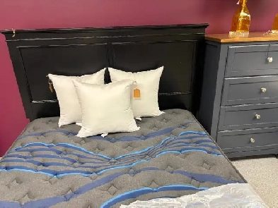 ROOM for RENT/off 36/Needham/Lindsay