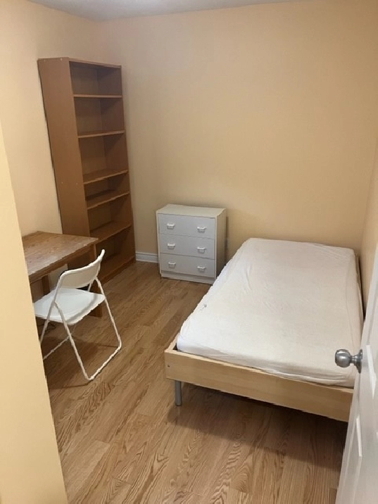 1 JUNE - Furnished Room for Female Student - Bank/Walkley