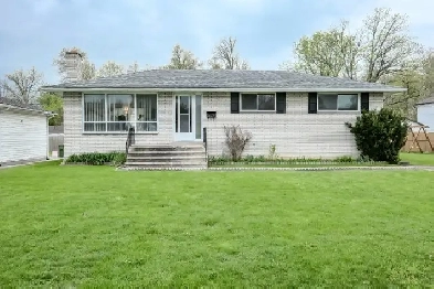 NEW LISTING! 3949 WOODWARD IN WINDSOR~ FULL BRICK RANCH $449,900
