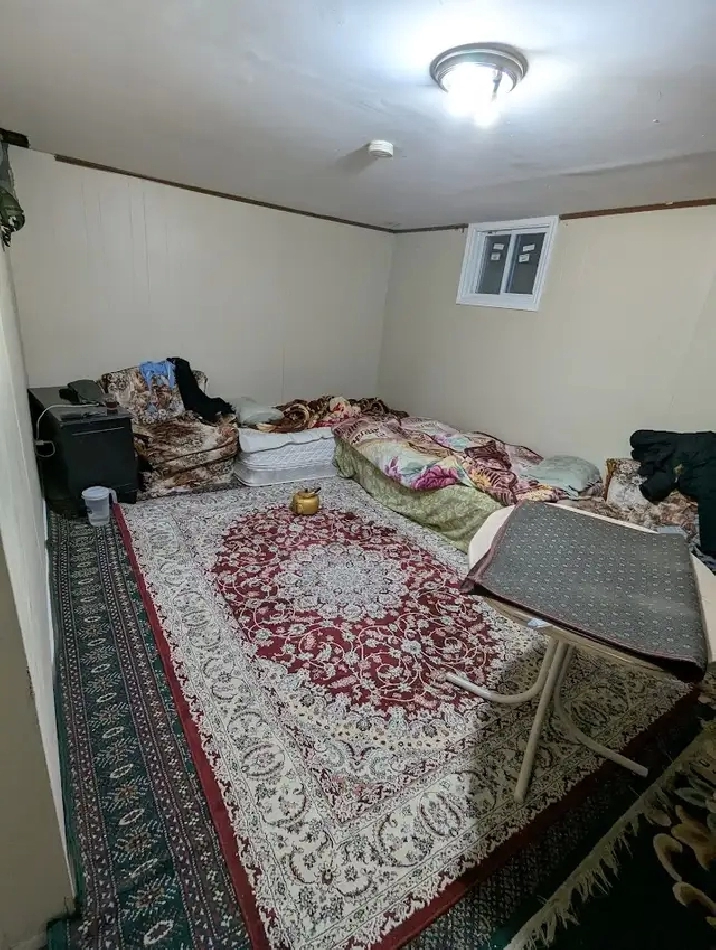 Large basement room in Heron Gate Mall. with bathroom. ASAP