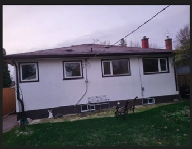Nice Furnished 2 bed,1 den,1 bath house available by June 1st.