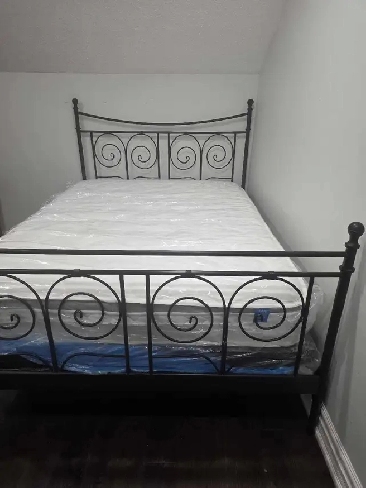 Fully furnished room in Brampton