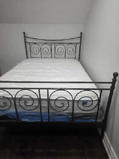 Fully furnished room in Brampton