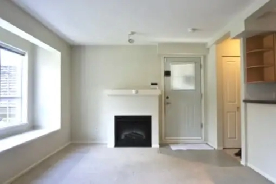 3-BR & Den townhouse for rent in Burnaby-Clean, Bright, Availa