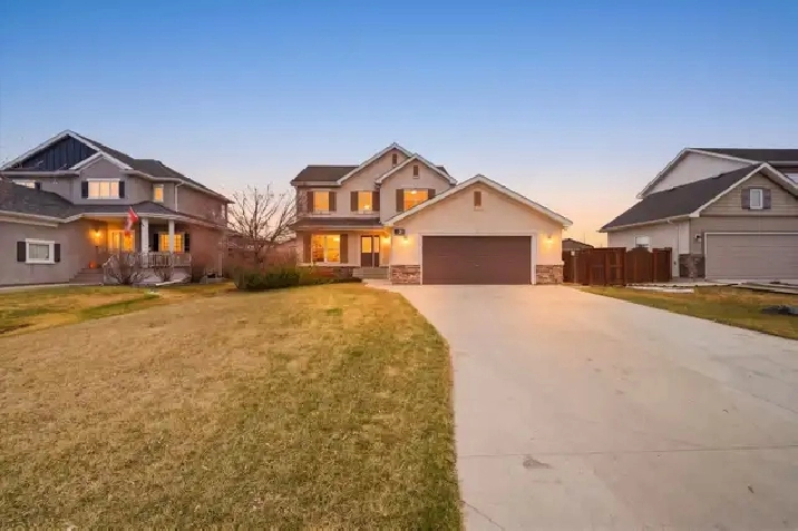FOR SALE: 4 Bed Dugald Home with Huge Lot & Oversized Garage