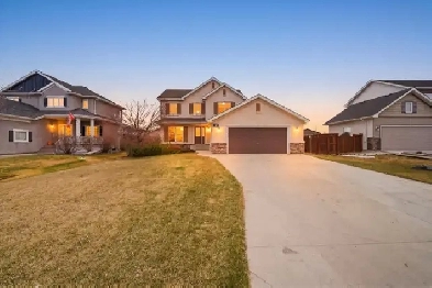 FOR SALE: 4 Bed Dugald Home with Huge Lot & Oversized Garage