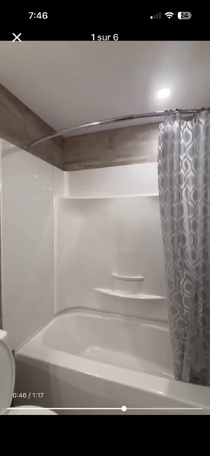 Apparemment 1 Chambre 1 Salle de bain