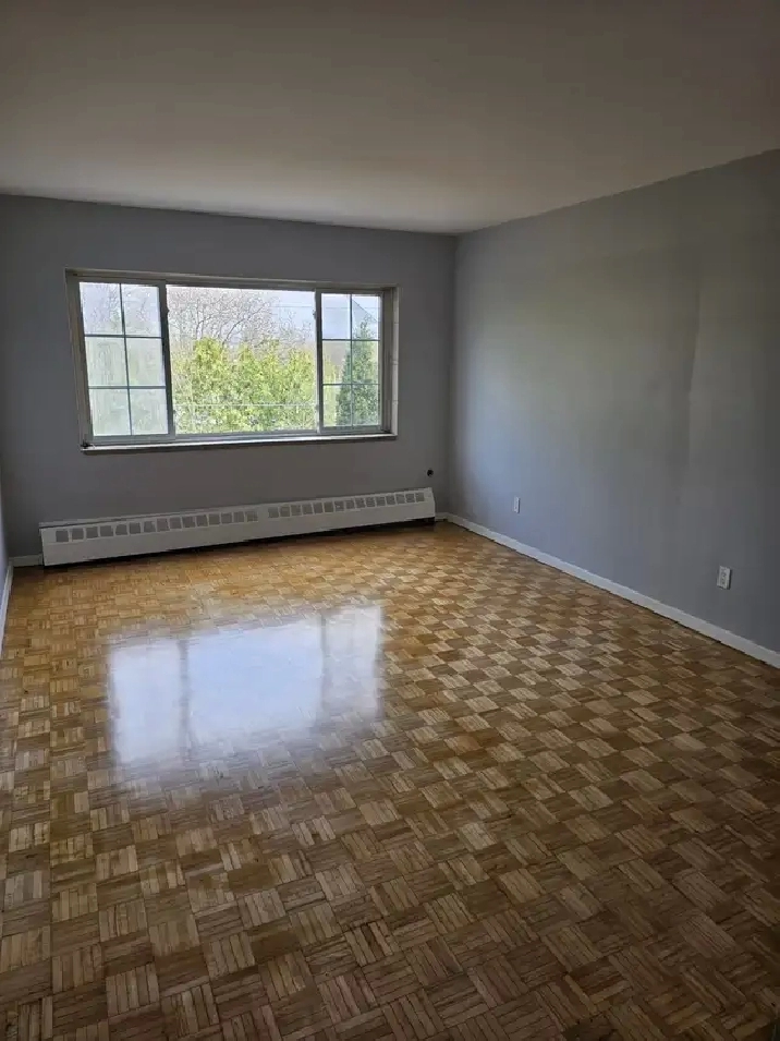 BEAUTIFUL RENOV. 2 BDR APT. - HEAT INCL. -  IMMED. OR JUNE 1