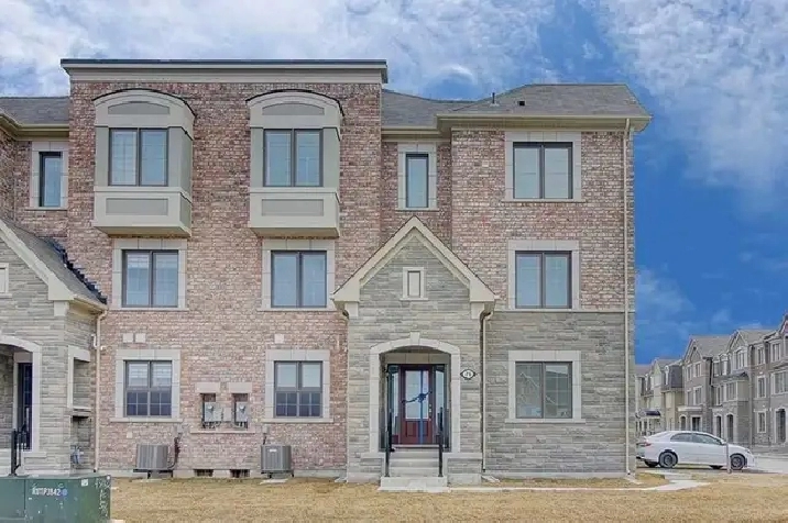Richmond Hill Townhome for Sublease - 3 1 BR / 3 Bath (Mid June)