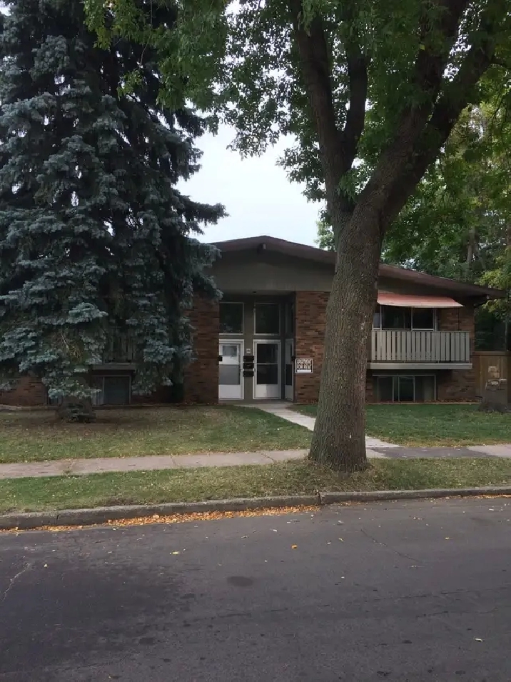 3 Bedrooms quiet well keep building