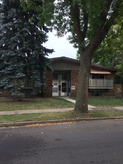 3 Bedrooms quiet well keep building