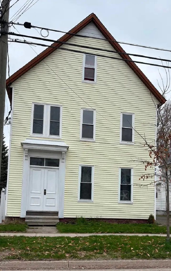 Perfect downtown location 2 bedroom apt. for rent.