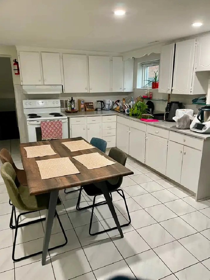 Spacious 3 bedroom, 1 bath, 1 parking, Jane/ Wilson/ Weston