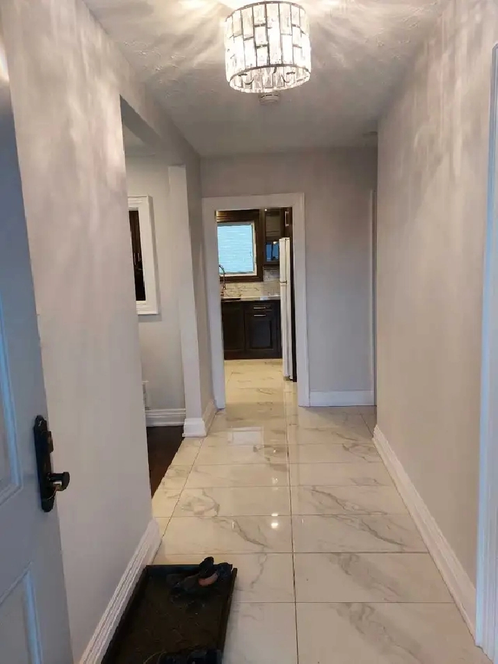 Gorgeous 3 bedroom MAIN FLOOR House