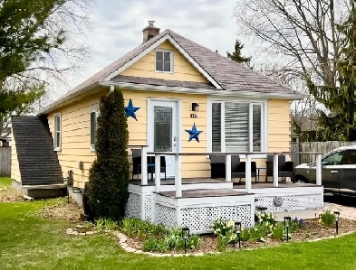 Cute little yellow house for long term tenant in Port Stanley!