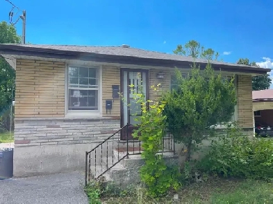 ATTN TRENT STUDENTS - 3 Bdrm Prime North End Location