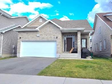Inclusive Rent! 3 bedrooms 2 Bathrooms Upper level Kingston West