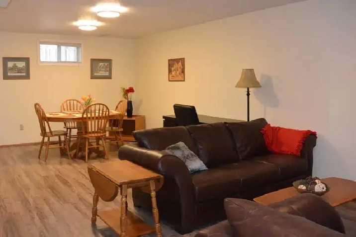 Fully furnished 2-bedroom, 1-bathroom suite for rent in Drayton!