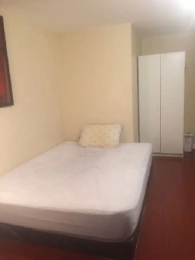 800 1st June Rent Room Eglinton /Martingrove incl laundry, utili