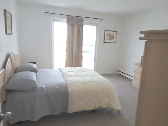 GRANDE CHAMBRE MEUBLÉ À LOUER À MONTRÉAL