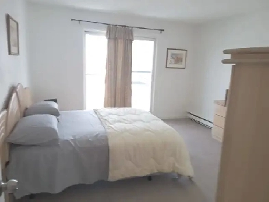 GRANDE CHAMBRE MEUBLÉ À LOUER À MONTRÉAL