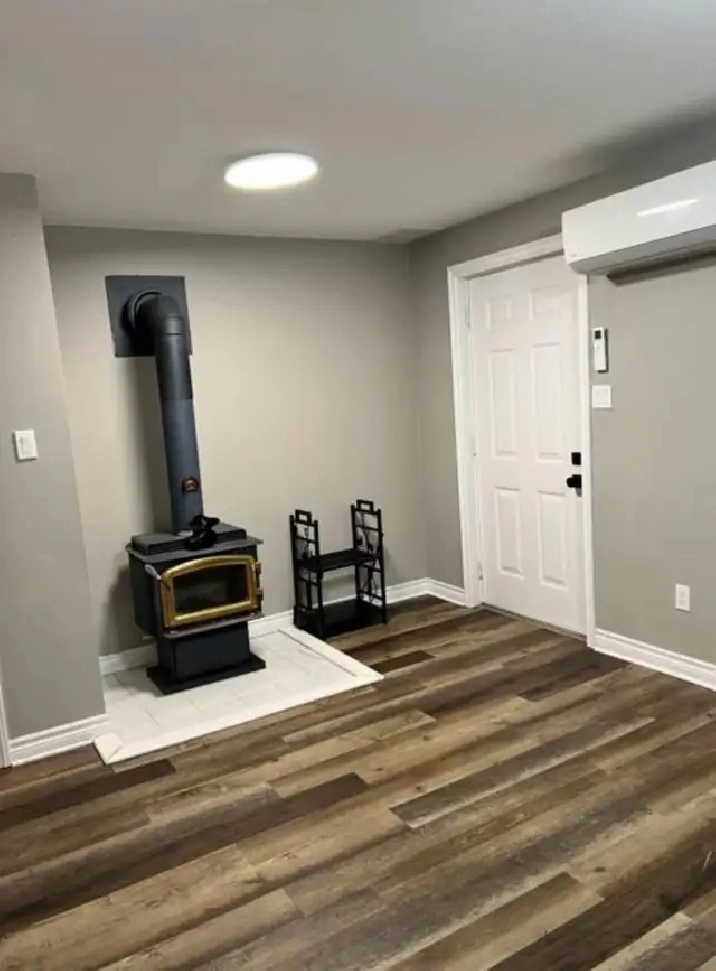 Beautiful 1 Bed.  1 Bath.  1 full kitchen suite Available