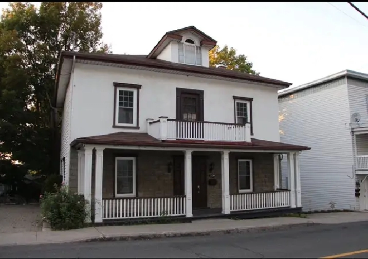 Grande maison centenaire de 9 chambres et 3 salles de bain Lévis