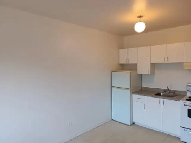 STUDIOS À LOUER / 1ER JUILLET/ COTES-DES-NEIGES/ PRÈS HEC, STE-J
