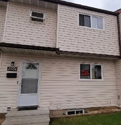 3 Beds 2 Baths Townhouse