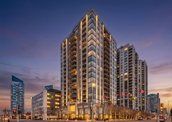 UPDATED 2 BED   DEN 2 BATH DOWNTOWN CALGARY BELTLINE CONDO