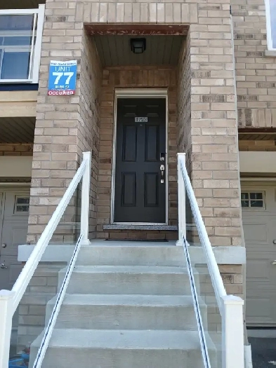 LARGE MODERN 3BR 3WR TOWNHOUSE PICKERING $3000 FOR RENT
