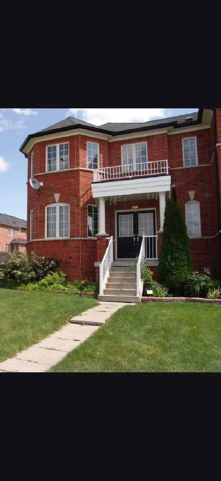 Bright lit Townhouse for Rent with big backyard