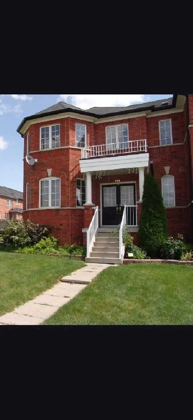 Bright lit Townhouse for Rent with big backyard
