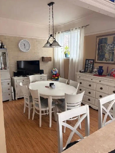 grand 51/2 sur deux étages à Louer