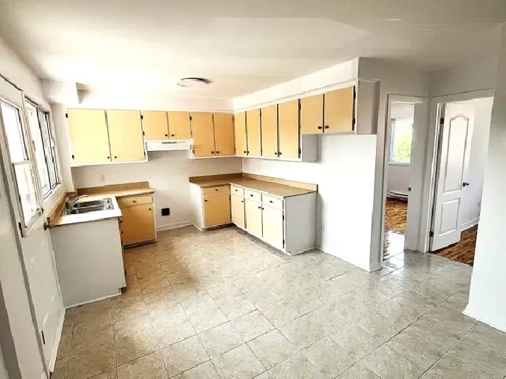 Grand 5½ Rénové – 3 Chambres Fermées