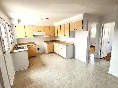 Grand 5½ Rénové – 3 Chambres Fermées