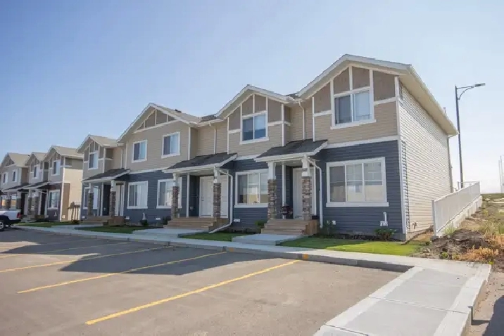 Beautiful Townhome in Sylvan Lake - $699 Security Deposit Promo