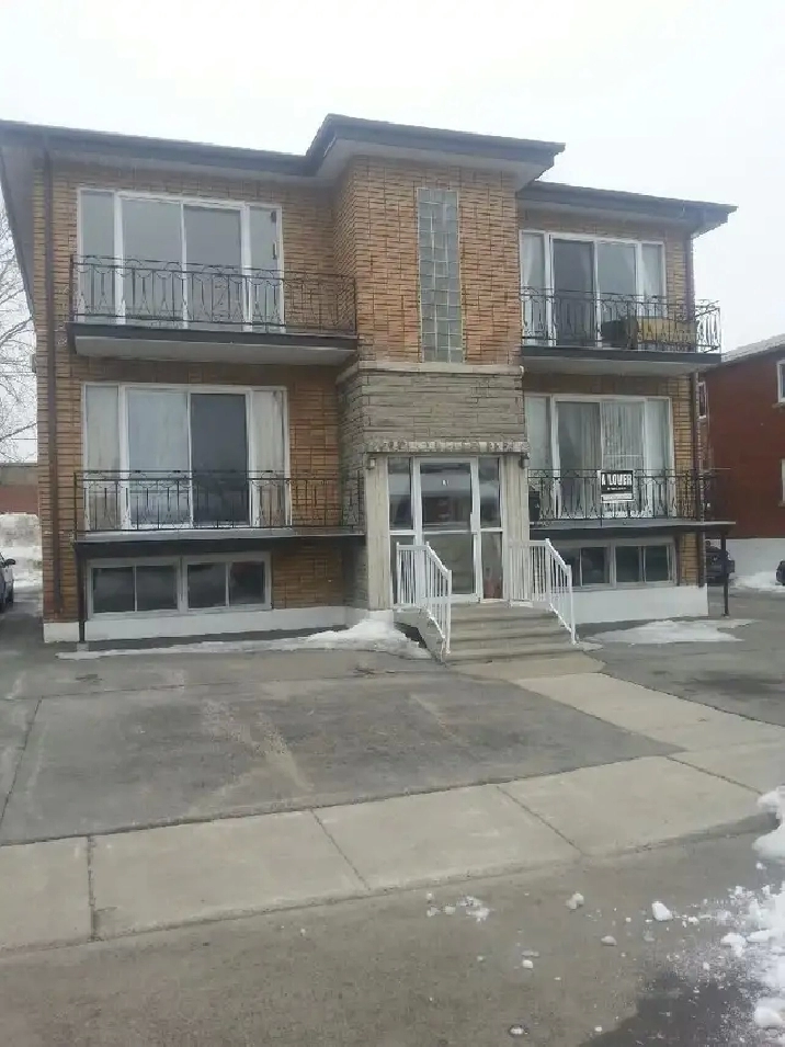 4 1/2 APPARTEMENT 59 RUE GAUTHIER, STE-THERESE, QC 1400$