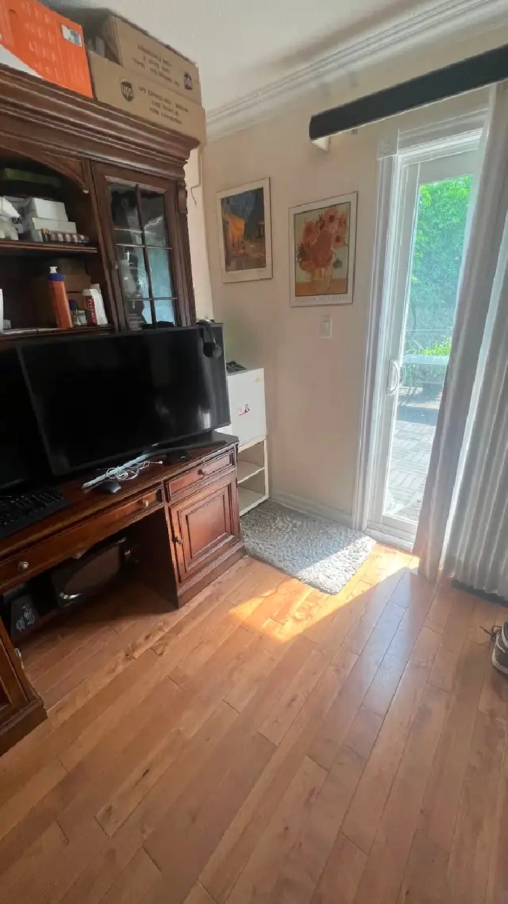 Available Now, Big Bedroom Ground Floor in Lorne Park
